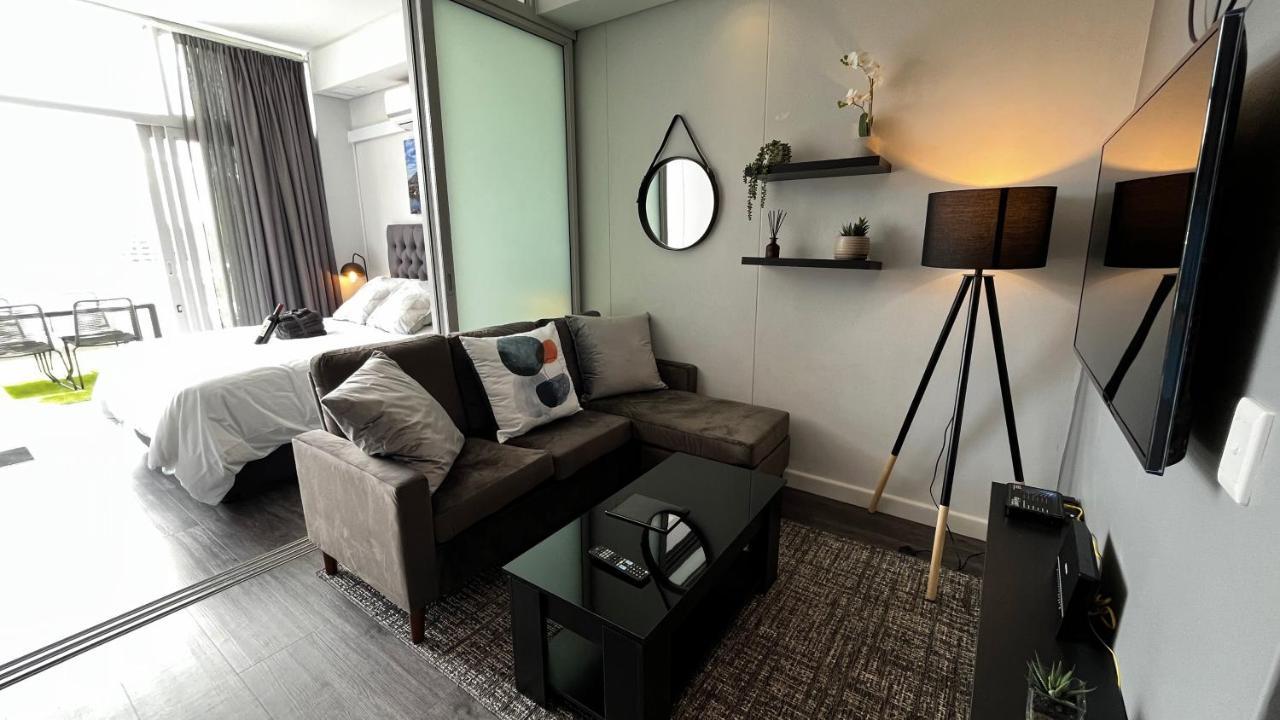 Modern Luxury Studio With Breathtaking City Views - No Load Shedding Città del Capo Esterno foto
