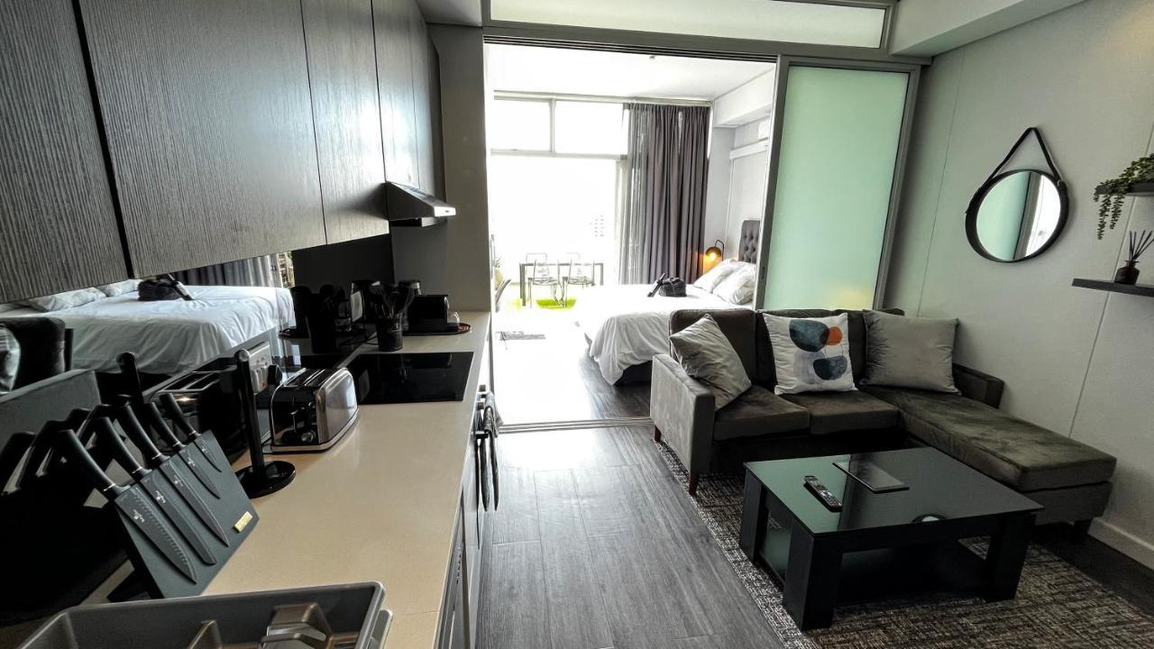 Modern Luxury Studio With Breathtaking City Views - No Load Shedding Città del Capo Esterno foto