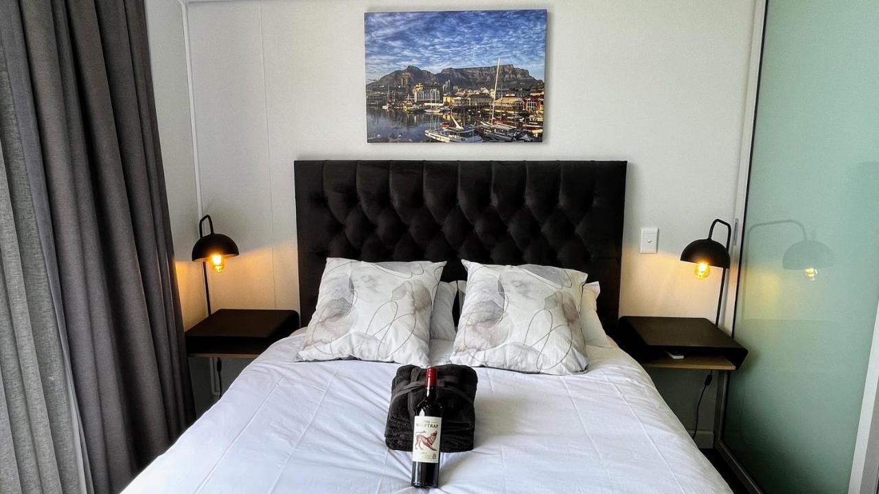 Modern Luxury Studio With Breathtaking City Views - No Load Shedding Città del Capo Esterno foto
