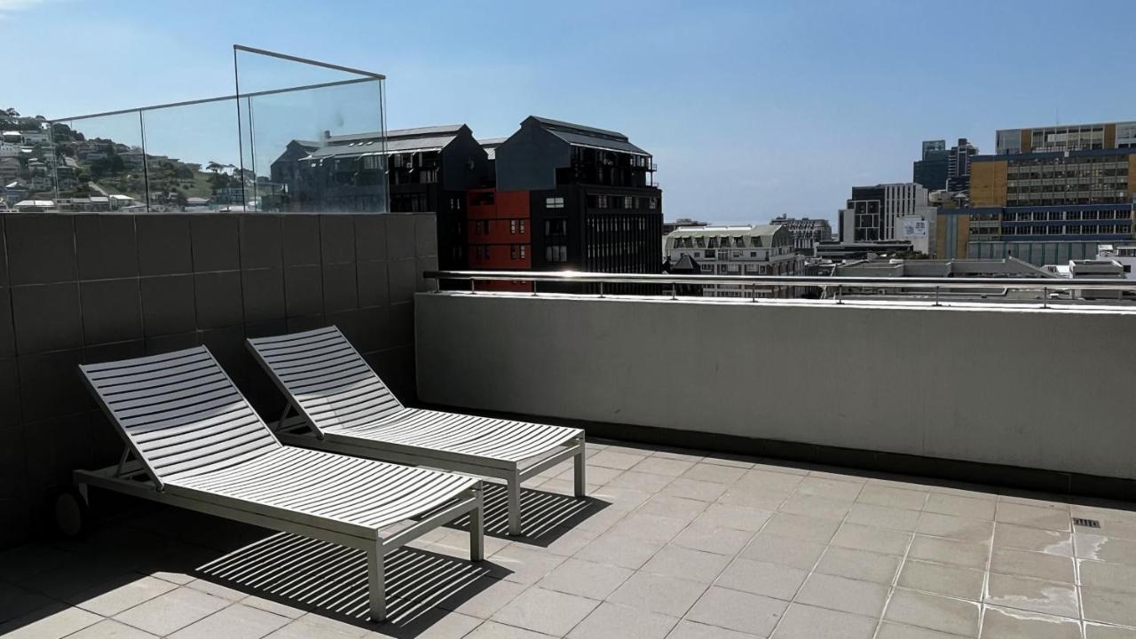 Modern Luxury Studio With Breathtaking City Views - No Load Shedding Città del Capo Esterno foto