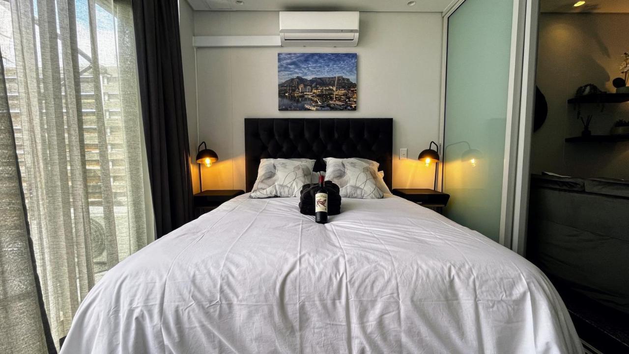 Modern Luxury Studio With Breathtaking City Views - No Load Shedding Città del Capo Esterno foto
