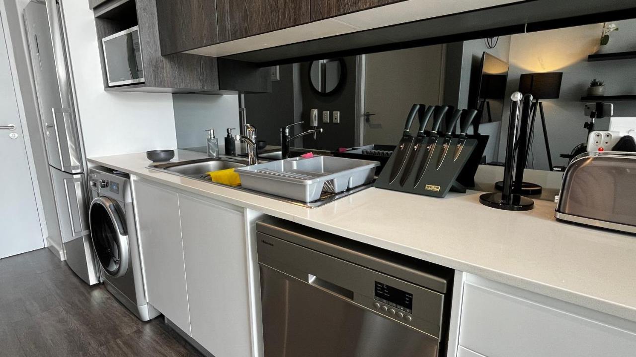 Modern Luxury Studio With Breathtaking City Views - No Load Shedding Città del Capo Esterno foto
