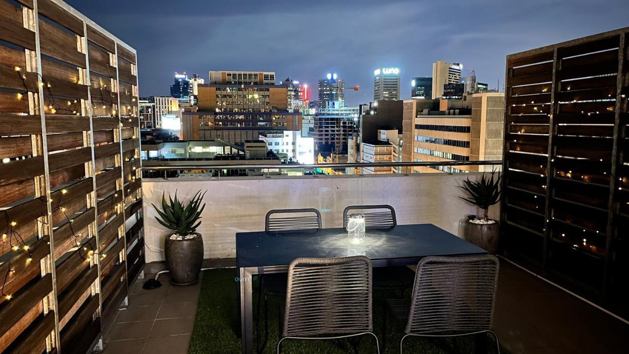 Modern Luxury Studio With Breathtaking City Views - No Load Shedding Città del Capo Esterno foto