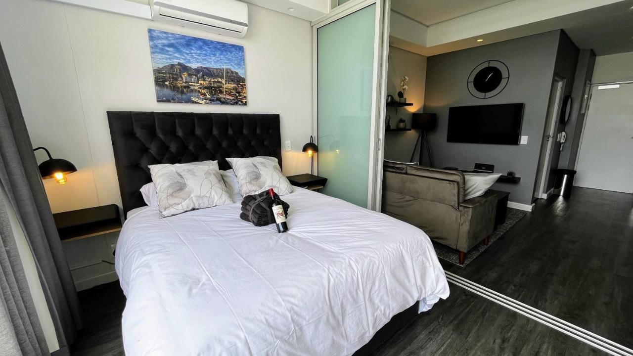 Modern Luxury Studio With Breathtaking City Views - No Load Shedding Città del Capo Esterno foto