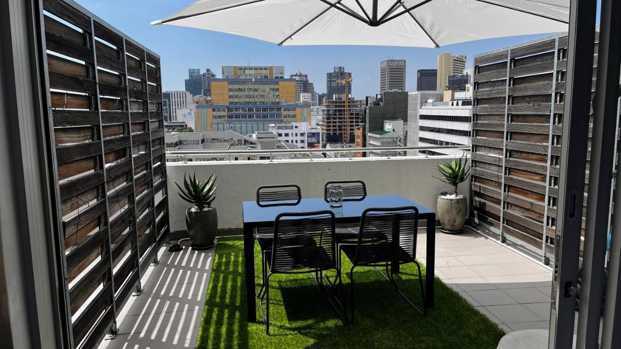 Modern Luxury Studio With Breathtaking City Views - No Load Shedding Città del Capo Esterno foto