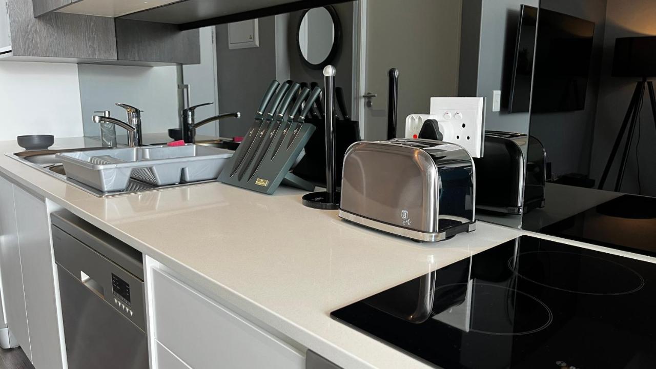 Modern Luxury Studio With Breathtaking City Views - No Load Shedding Città del Capo Esterno foto