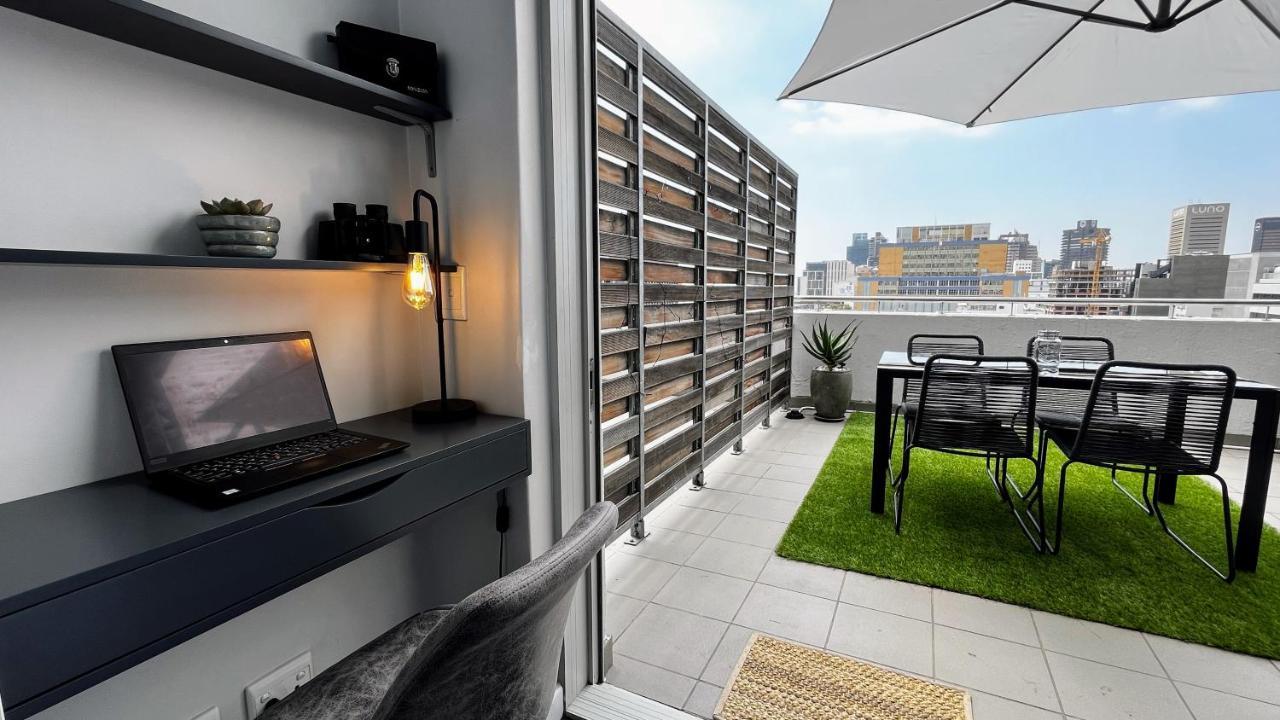 Modern Luxury Studio With Breathtaking City Views - No Load Shedding Città del Capo Esterno foto