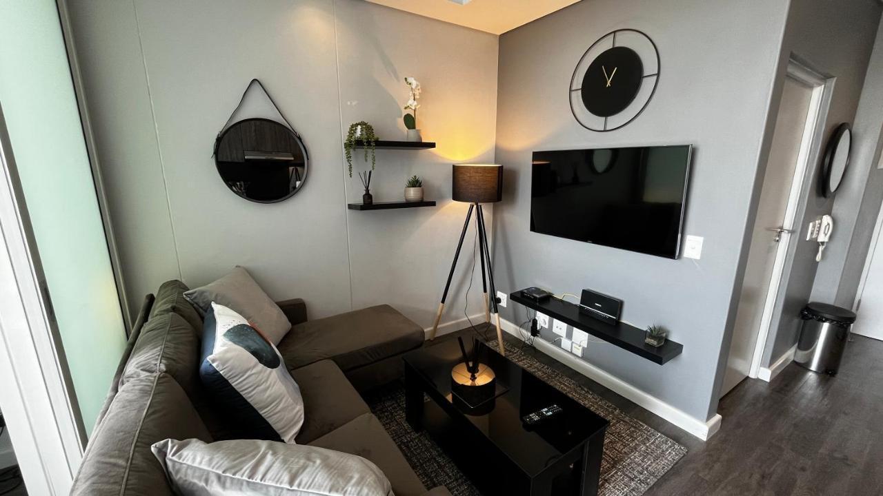 Modern Luxury Studio With Breathtaking City Views - No Load Shedding Città del Capo Esterno foto