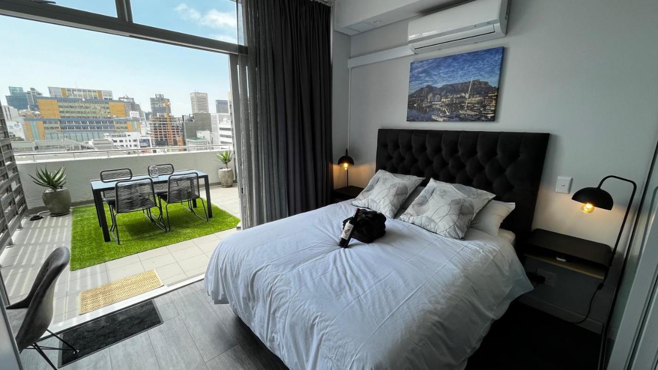 Modern Luxury Studio With Breathtaking City Views - No Load Shedding Città del Capo Esterno foto