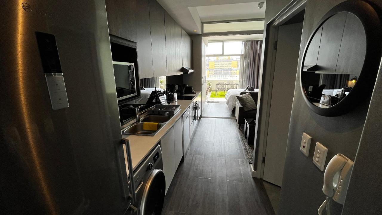 Modern Luxury Studio With Breathtaking City Views - No Load Shedding Città del Capo Esterno foto